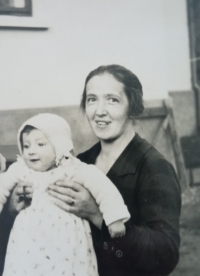 Mum Marie with the witness, 1934