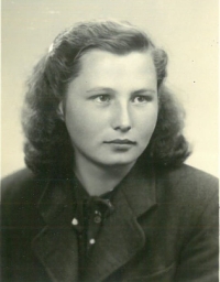 Ludmila, maminka Blahomíra Basaře, Prosečné, asi 1958