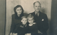 Gisela Rieseder with her parents and brother