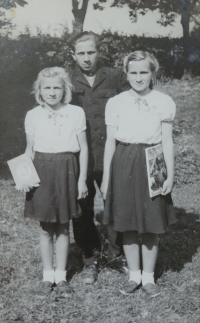 Sisters Emílie on the left and Ludmila on the right with their cousin, Kryry 1948