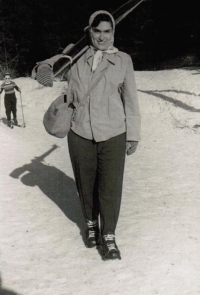 Doris Broulová na lyžích na Mísečkách, druhá pol. 50. let