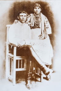 Parents, Karpo and Teklia Vasylchuk. Kostopil, 1927
