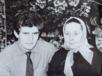 With his mother, Teklia Vasylchuk, 1971