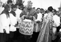 Bishop Štěpán Trochta at the confirmation in Hať in August 1969