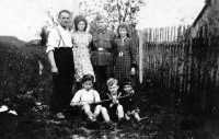 Father Josef Matuska, left, in civilian clothes during the war during a visit at home in Hať. Next to him Alfréd's friend Hilda, brother Alfréd in his father's uniform, sister Helena. Below, from left, brother Emerich with his father's rifle, brother Erhard and Karel Matuška