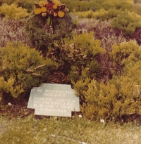 Náhrobek Antonína Schwanczara, německý vojenský hřbitov Costermano, Itálie, 80. léta