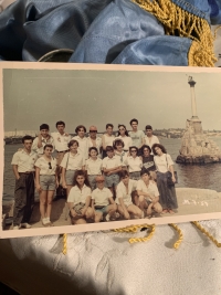 A group of Armenian and Georgian pioneers in Sevastopol in 1991