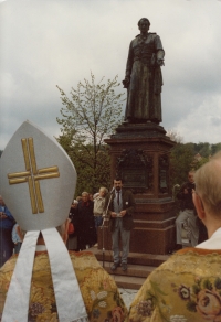 Oslava svěcení pramenů v Mariánských Lázních, 1990