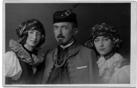 František Rompart with his daughters Miloslava(right) and Ludmila