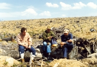 Vedoucí správy CHKO Jizerské hory František Pelc a strážci oblasti Herbert Endler a Radko Kocvera během kalamity v Jizerských horách, cca 90. léta 20. století 