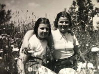 With older sister, 1934