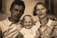 Drahomíra Ševčíková with her parents Vlasta and Josef Bartoš, 1932