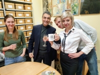 Ludmila Savitska after she was assigned the status of "foreign agent", in Lev Shlosberg's office, 2020. Now all four people in the photo are "foreign agents".