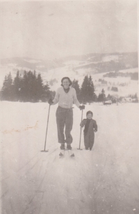 Marta Henclová cross-country skiing with her daughter Marcela in Nové Hamry for the first time in February 1951