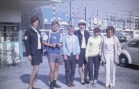 Irena Tichá (s kloboukem) na letních olympijských hrách v Mexiku, 1968