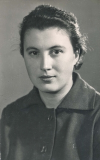 Manželka Dina Ivanovna Muratova (ur. Kulik), Kyjev, 1957.