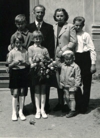 1959 the Ženatý family, Daniel youngest bottom right