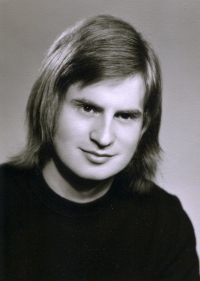 1974 Daniel Ženatý high school graduate