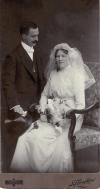 Maxmilián and Marie Ullmann, wedding photographs of grandfather and grandmother, née Pissinger, 1913