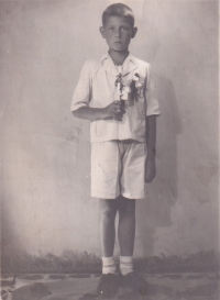 Yurii Storozhynskyi at his first communion. Brody, 1953