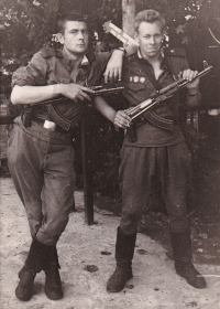 Yurii Storozhynskyi with a fellow soldier. Hostomel, 1963