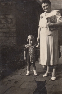 Dagmar Stachová with her grandmother, 1951