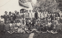 The first photo of the witness (the witness is in the middle next to the boy with the sign), 1933
