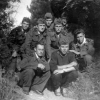 Vilibald Plaček, vpravo, základní vojenská služba, Praha 1957