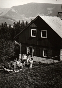 Rodinná chalupa v Krkonoších, 1963