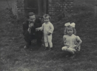 Antonie (right) with her father and younger sister Anna, 1945