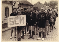 Průvod oddílu vodních skautů z Týnce nad Labem, 1946                               