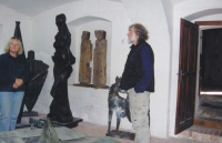 Petr Císařovský s Edou Kriseovou v ateliéru, Olešno, asi 2005