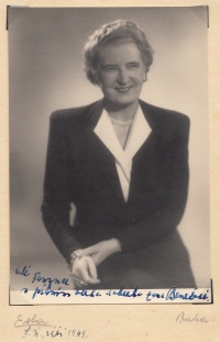 Hana Benešová s osobním věnováním "Milé Fanynce..." neboli Františce, září 1949.