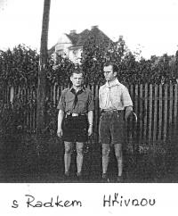 Jaroslav Poloch ("Tapin") as troop leader, pictured with Radek Hřivna