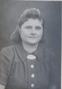 Marie Sczeponiaková (Valouchová) čtyřicátá léta