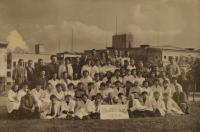 Skupinová fotografie tvůrců Studia Bratři v triku, rok 1956