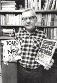 L. Kochánek with their books