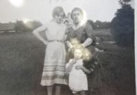 Helga Smékalová (Deutschová) with his mother and grandmother