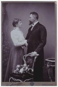 Marriage photo of grandparents of Jiřina Juláková -M UDr. Felix Reinl (1873-1948) and Marie, born Kroupová (1886-1950)