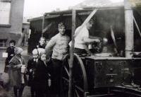 The field kitchen of the Wehrmacht set up in the yard of Lotte's family, Sokolov, 1938-39