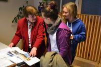 Libuše Němcová is showing photos of her life to pupils