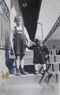 Miroslav Yídka with his brother on the farm in WW2