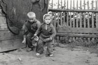 Strážnická Jaroslava – and brother Václav, at grandma‘s in Ervěnice