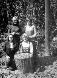 Strážnická Jaroslava – standing first from the left, hop brigade Chrášťany, about 1975