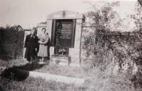 Before the tomb of his mother's family in Becke Supíkovice