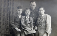 Glatterova family. Parents Rudolf Rosalie and children Rudolf and Vilma. Photos taken during a holiday in Wehmachtu father.