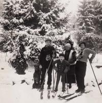 S matkou a příbuznými, 1935