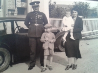 Eva Tůmová with her parents and brother