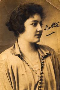 Maminka Šarlota (Lotte) Schwarzbartová