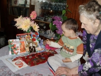 Family photo, Valentyna Tyčynina on the left